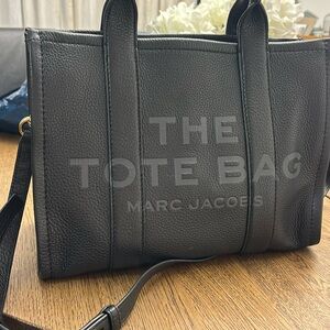 Marc Jacobs black leather the tote bag